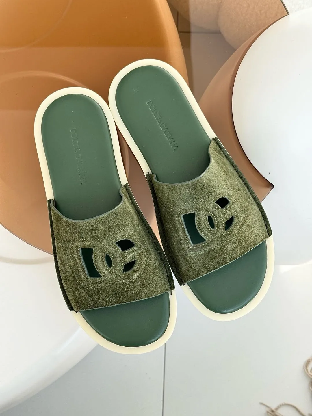 [DG*Dolce & Gabbana] P: 400💰 Size: 38-46 yards D&G/Dolce & Gabbana men’s DG hollow suede slippers FARFETCH original craftsmanship high-end quality
